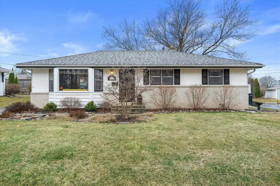 W144N8435 Mac Arthur DRIVE, Menomonee Falls, WI 53051 - #2