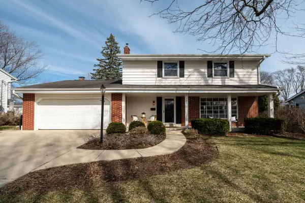 W55N778 Cedar Ridge DRIVE, Cedarburg, WI 53012