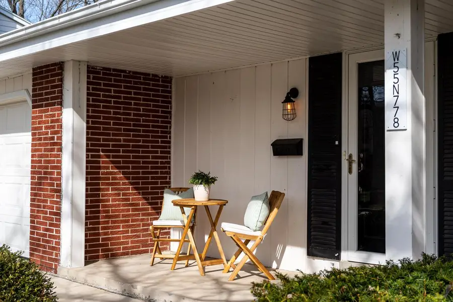 W55N778 Cedar Ridge DRIVE, Cedarburg, WI 53012 - #2