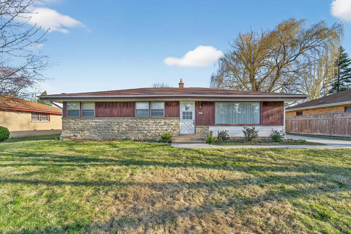 4604 W Dunwood ROAD, Brown Deer, WI 53223 - #1