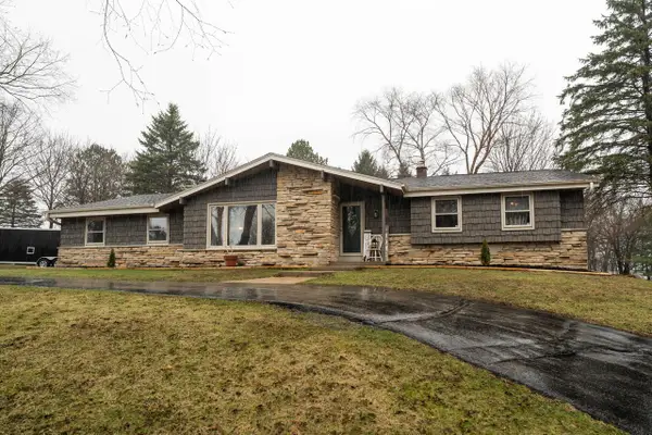 S83W27570 Beaver TRAIL, Mukwonago, WI 53149