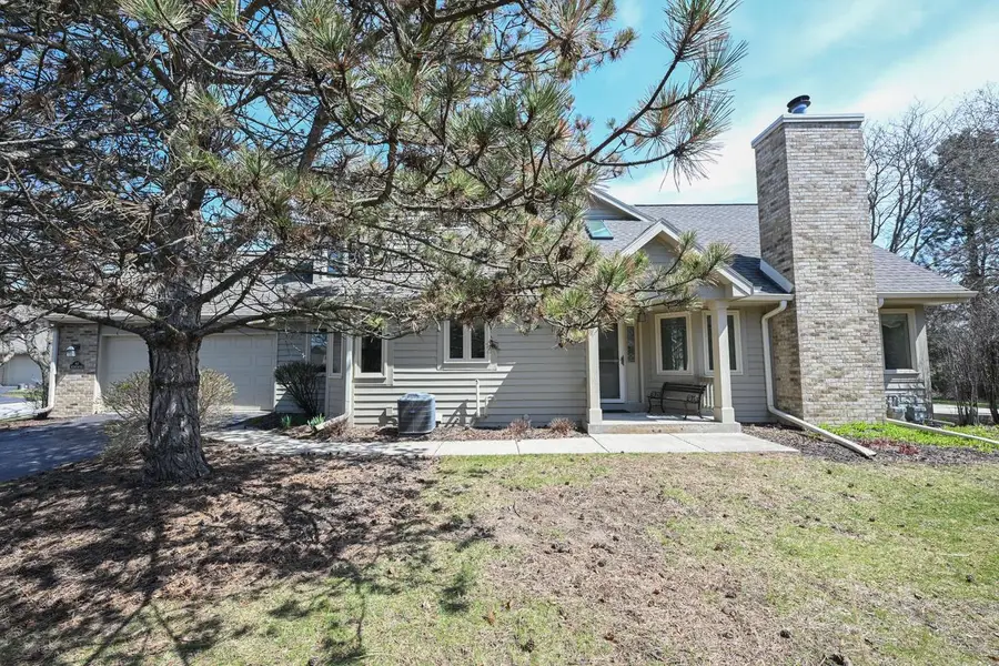 N21W24093 Dorchester DRIVE #16D, Pewaukee, WI 53072 - #3