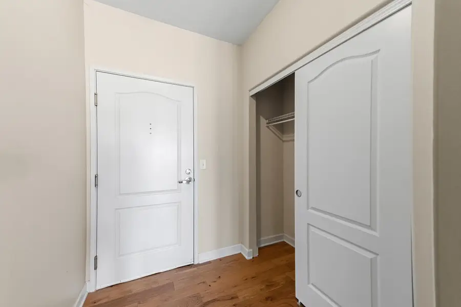 1619 N Farwell AVENUE #206, Milwaukee, WI 53202 - #2