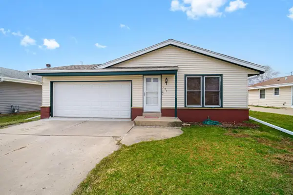 157 W Goldleaf AVENUE, Milwaukee, WI 53207