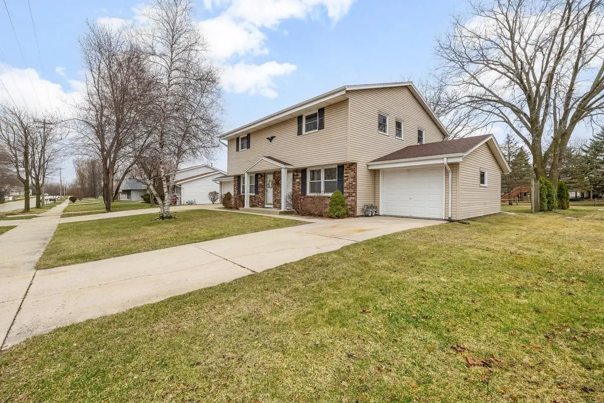 2419 Deerfield DRIVE, West Bend, WI 53090 - #1