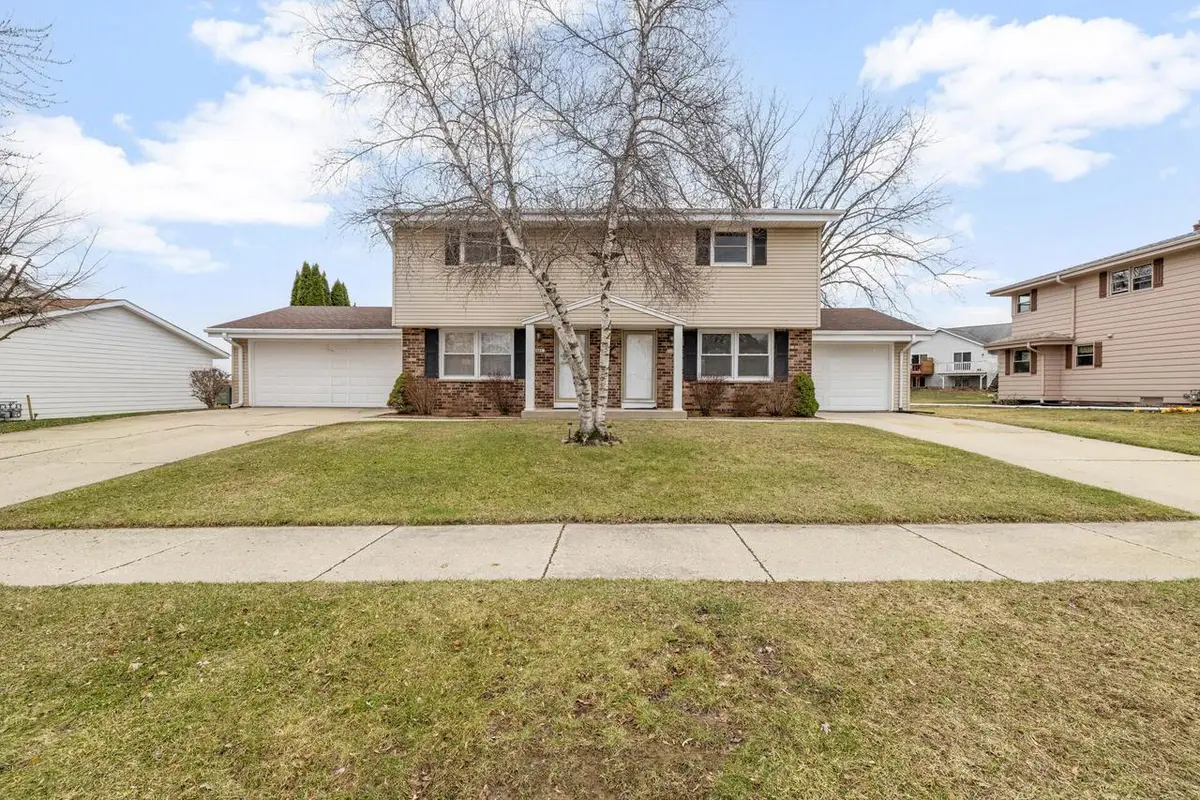 2421 Deerfield DRIVE, West Bend, WI 53090 - #1