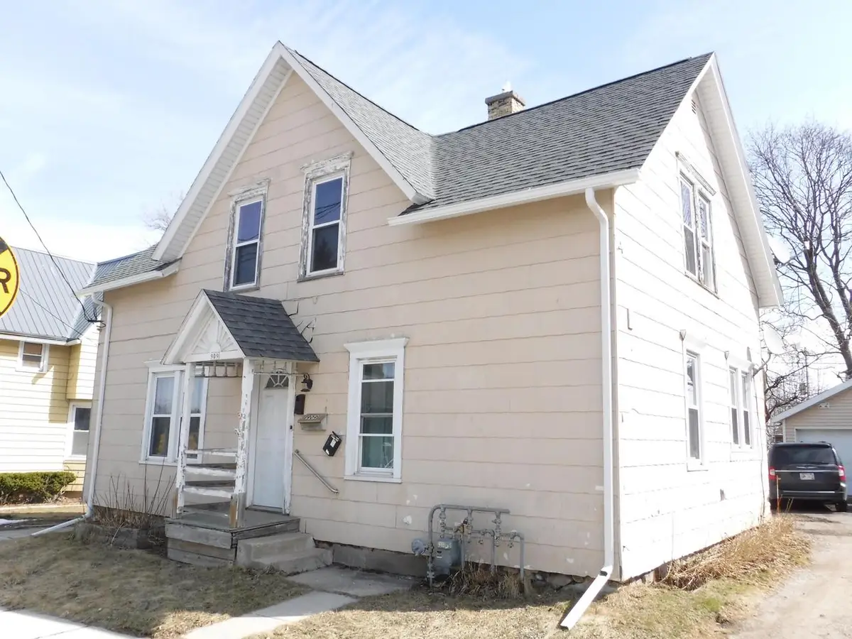 909 S 21st STREET, Manitowoc, WI 54220 - #1