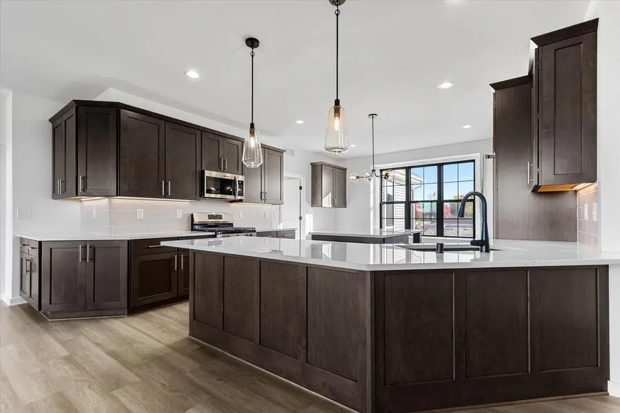 W251N2371 Valleyview CIRCLE, Pewaukee, WI 53072 - #3