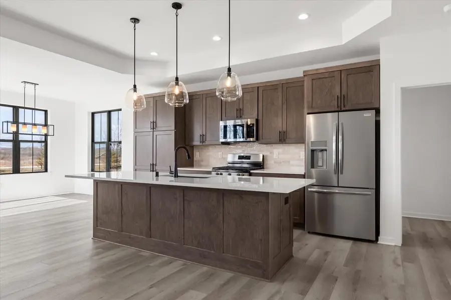 W251N2413 Valleyview CIRCLE, Pewaukee, WI 53072 - #3