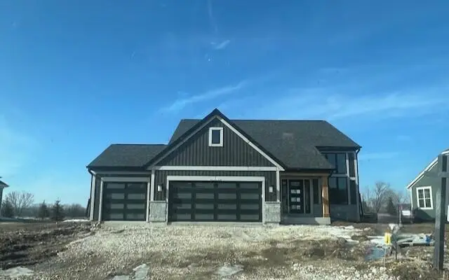 W251N2385 Valleyview CIRCLE, Pewaukee, WI 53072 - #1