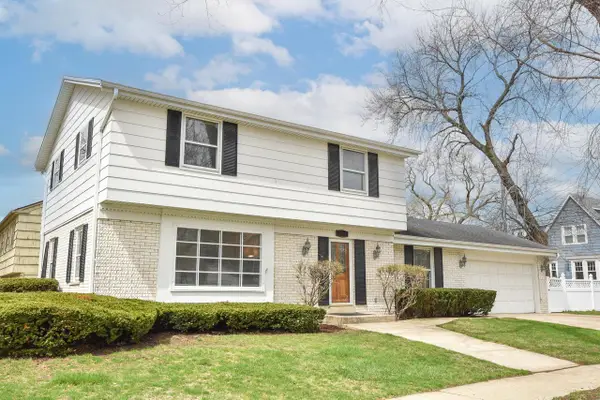 5801 N Lake DRIVE, Whitefish Bay, WI 53217