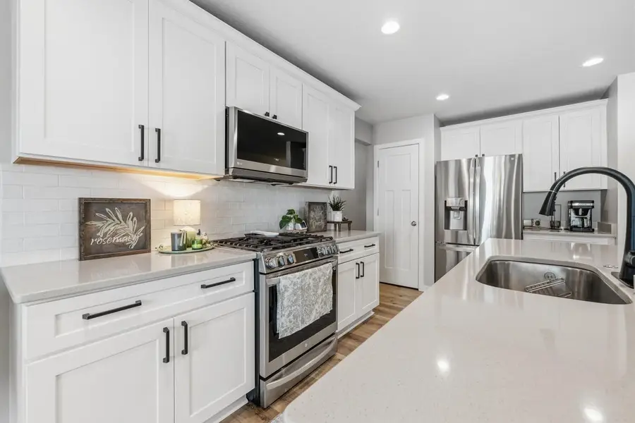 625 Mary WAY, Slinger, WI 53086 - #2