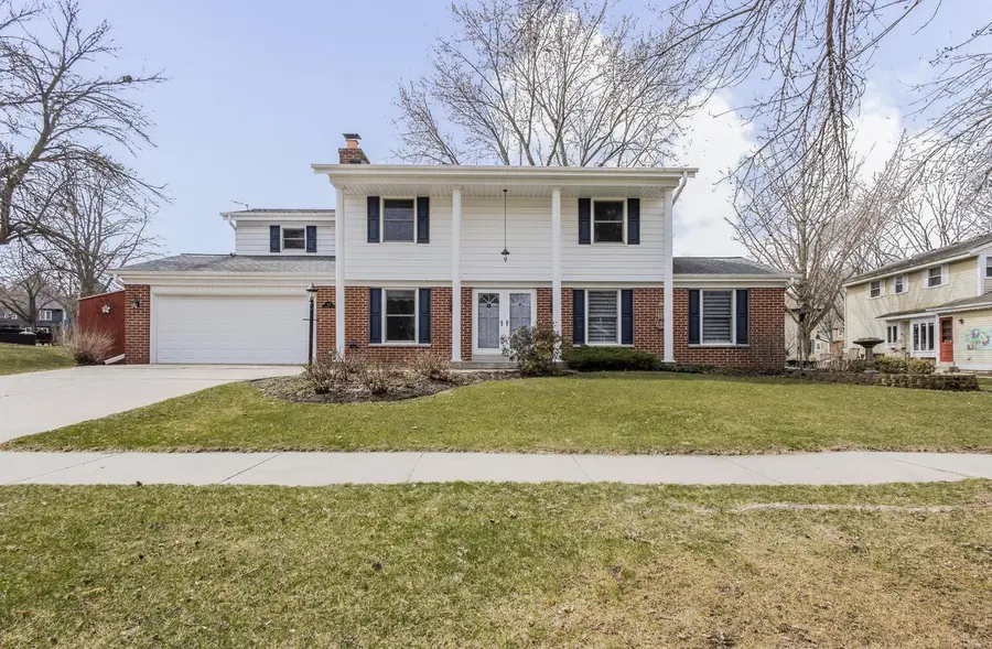 416 S Comanche LANE, Waukesha, WI 53188 - #2