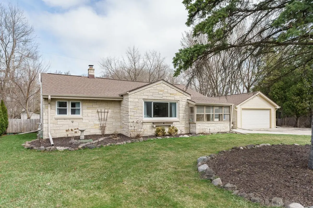 10506 W Grange AVENUE, Hales Corners, WI 53130 - #1