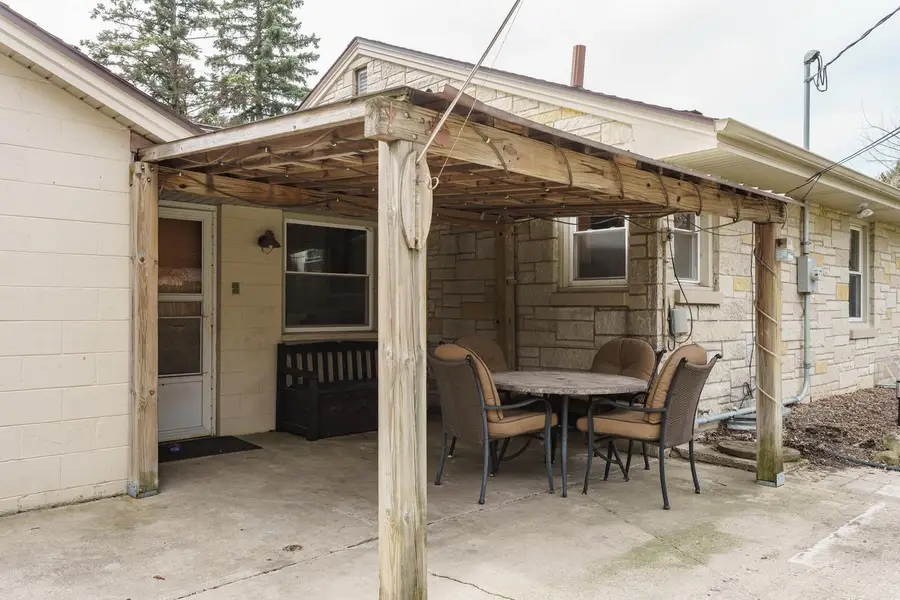 10506 W Grange AVENUE, Hales Corners, WI 53130 - #3