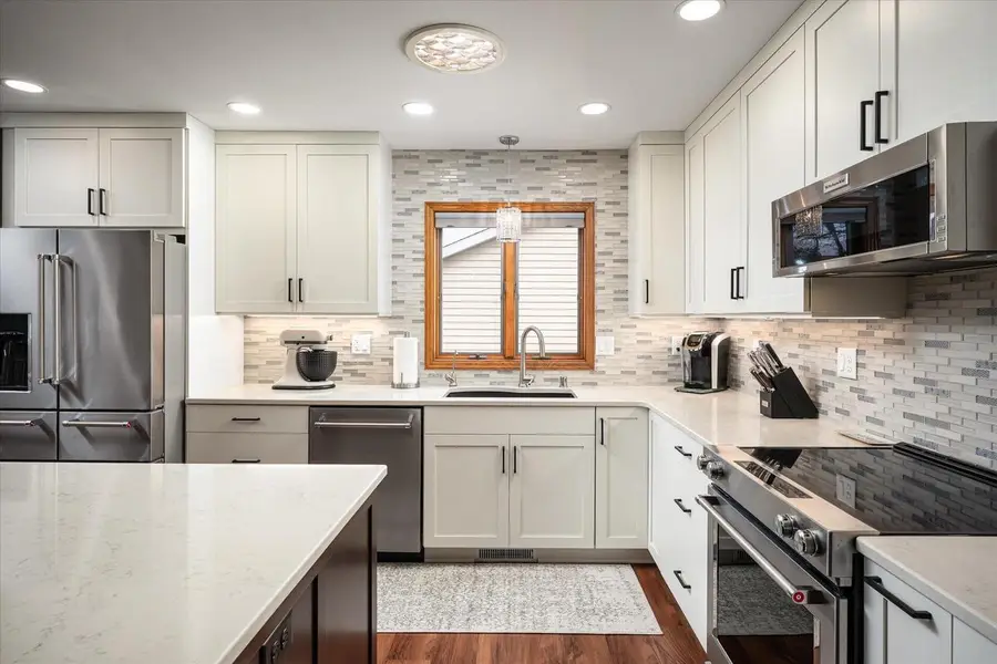 613 Ridgeview DRIVE, Onalaska, WI 54650 - #2