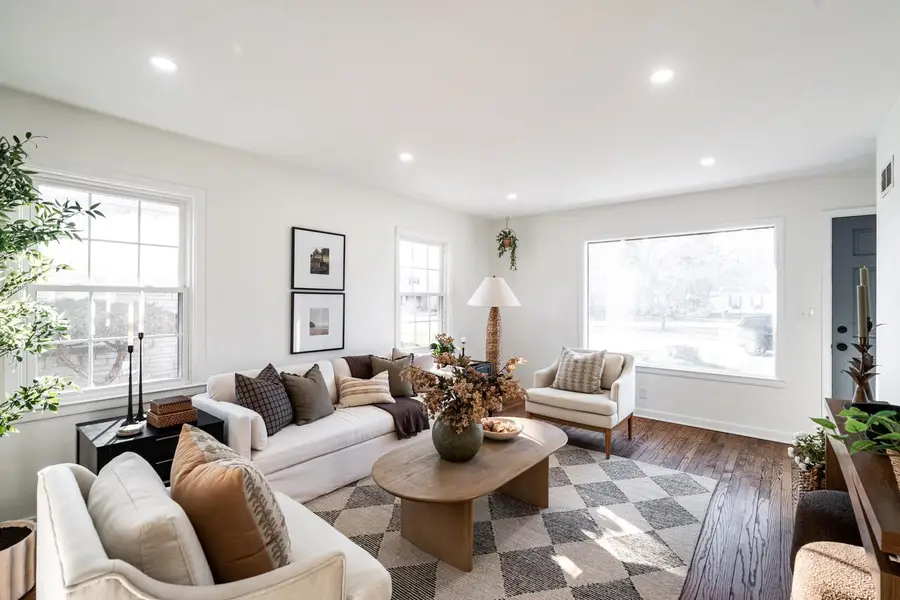 860 W La Salle AVENUE, Glendale, WI 53209 - #2