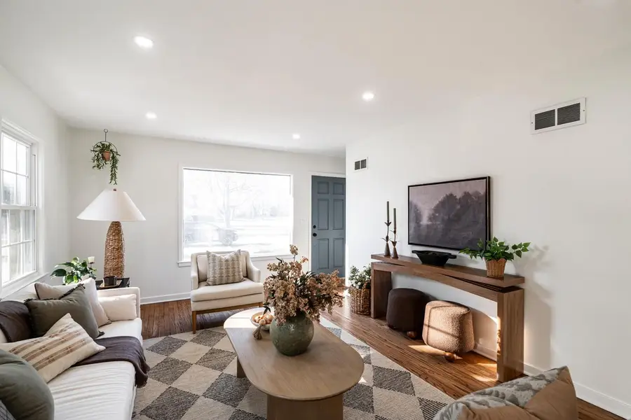 860 W La Salle AVENUE, Glendale, WI 53209 - #3