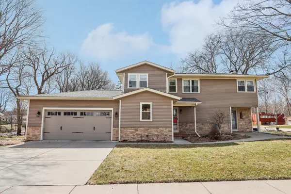 155 Concord LANE, West Bend, WI 53095