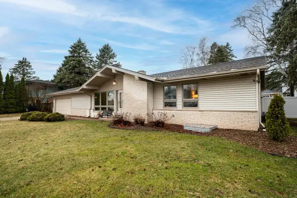 955 W Whitefish ROAD, Port Washington, WI 53074