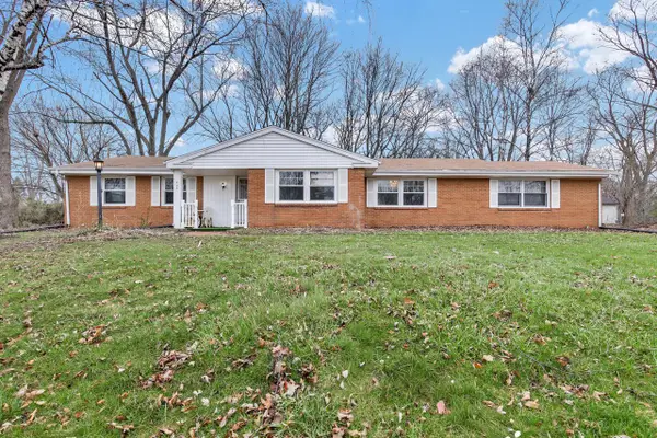 525 Catskill ROAD, Waukesha, WI 53186