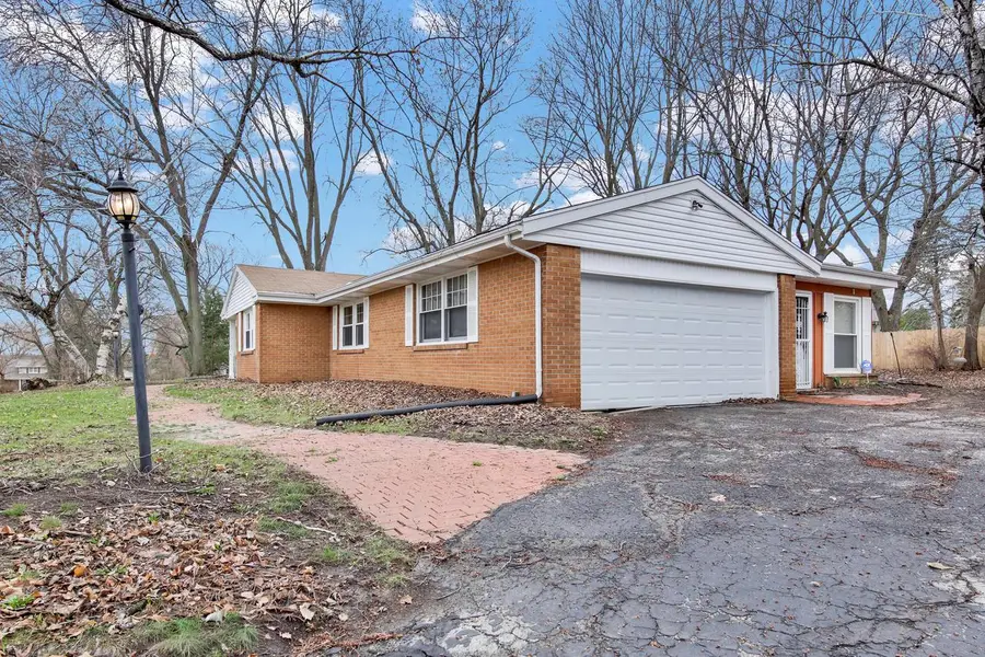 525 Catskill ROAD, Waukesha, WI 53186 - #2