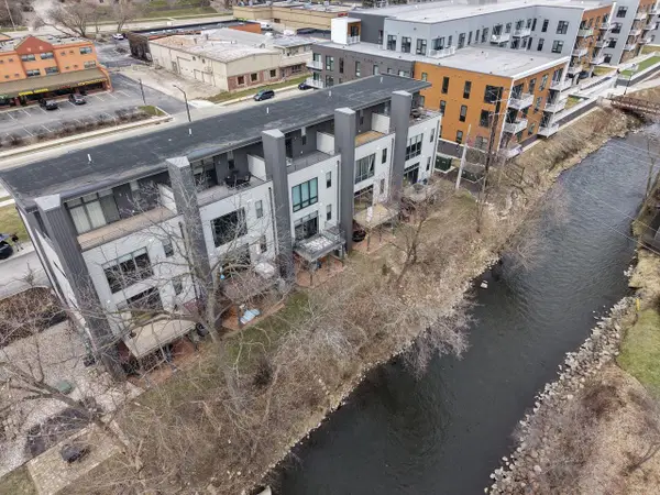 305 Mill Reserve DRIVE, Waukesha, WI 53188