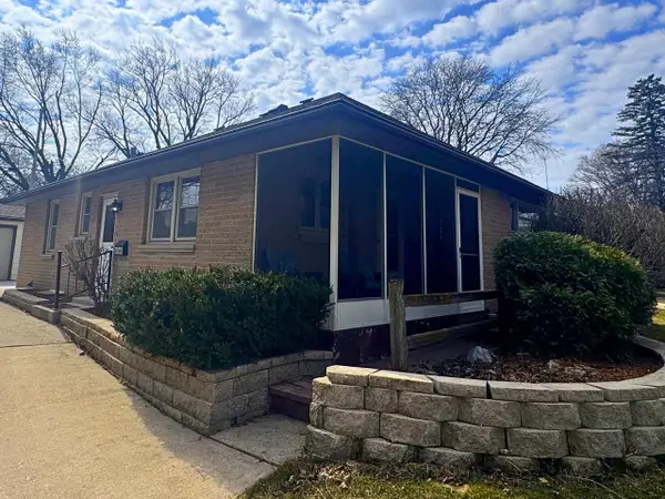 733 N Glenn DRIVE, Waukesha, WI 53188