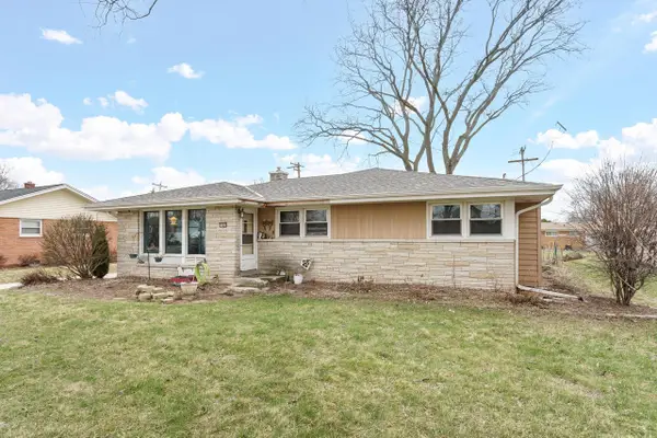 11217 W Mallory AVENUE, Hales Corners, WI 53130