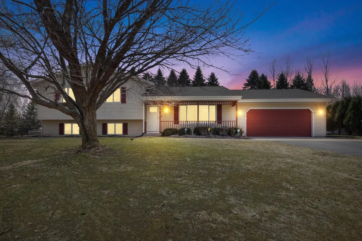 1759 Davids VIEW, West Bend, WI 53090 - #1