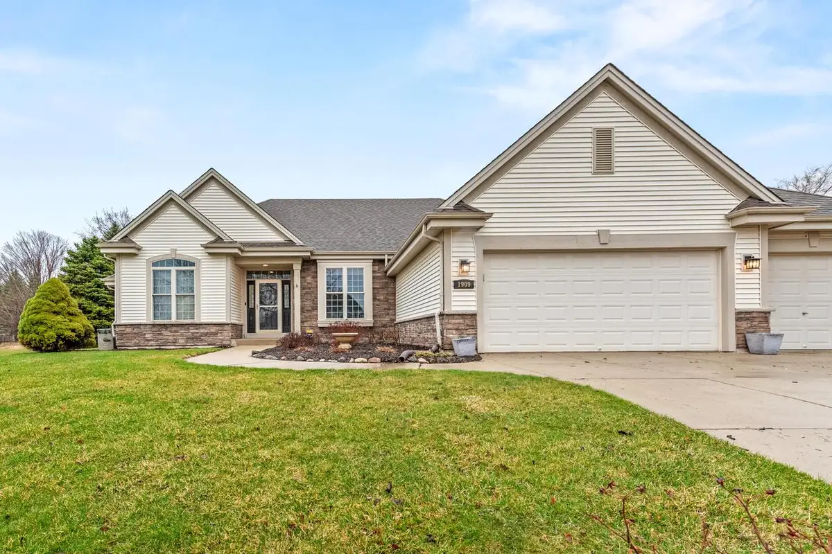 1909 Foxcroft LANE, Waukesha, WI 53189 - #1