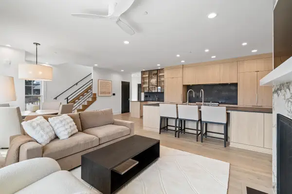 278 High STREET #9, Fontana, WI 53125