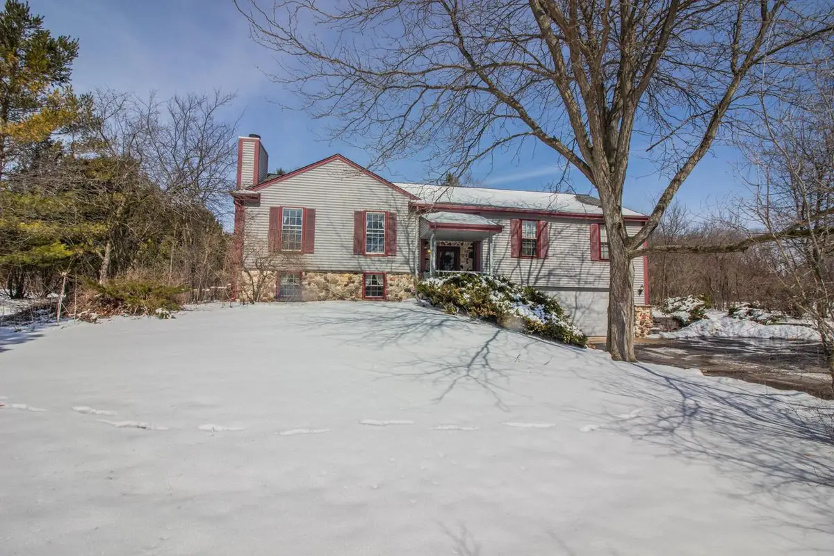 144 Cortland LANE, West Bend, WI 53095 - #1