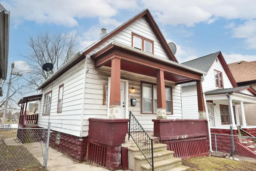 1225 W Keefe AVENUE, Milwaukee, WI 53206 - #2