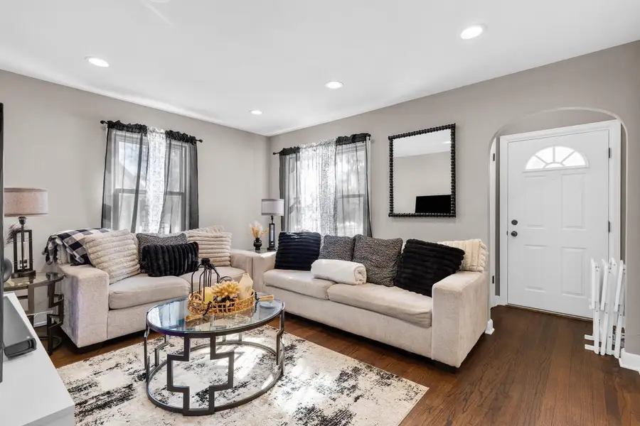 9006 W Dakota AVENUE, West Allis, WI 53227 - #2