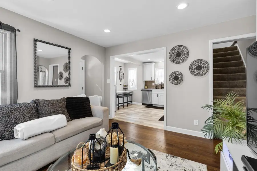 9006 W Dakota AVENUE, West Allis, WI 53227 - #3