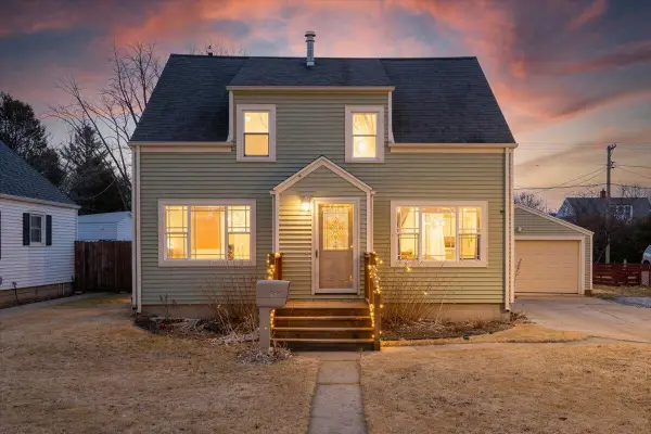 1124 Division STREET, Algoma, WI 54201