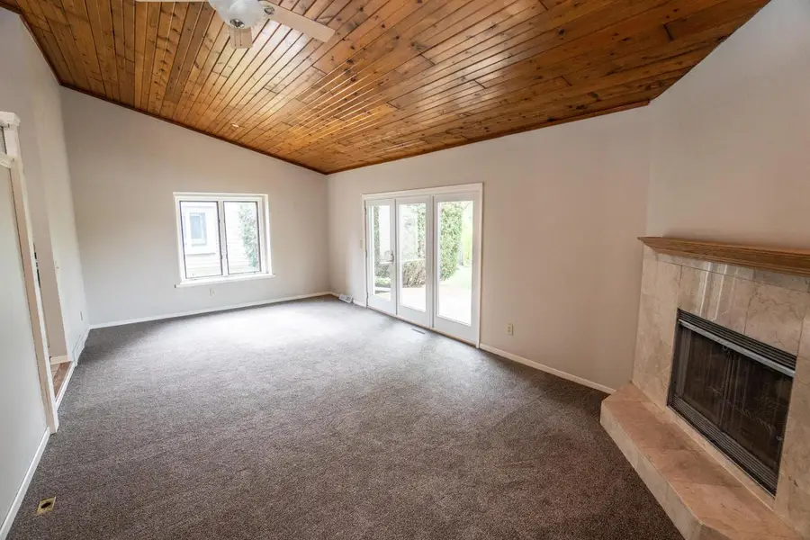 W179N9765 Riversbend CIRCLE W, Germantown, WI 53022 - #2