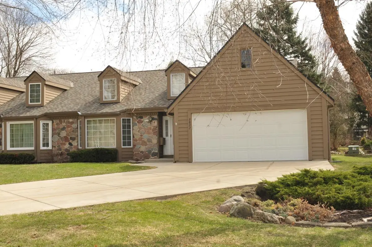 3822 S Oakbrook DRIVE S, Greenfield, WI 53228 - #1