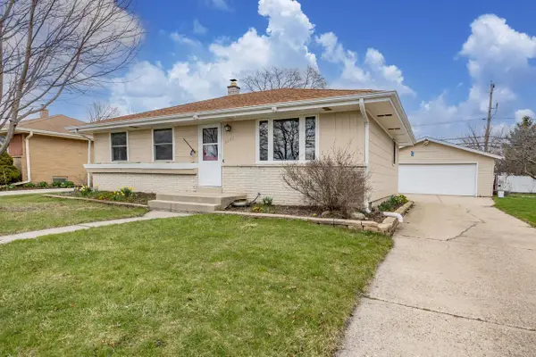 2242 W Carrington AVENUE, Oak Creek, WI 53154