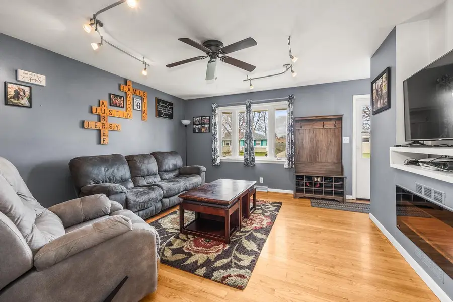 2242 W Carrington AVENUE, Oak Creek, WI 53154 - #3