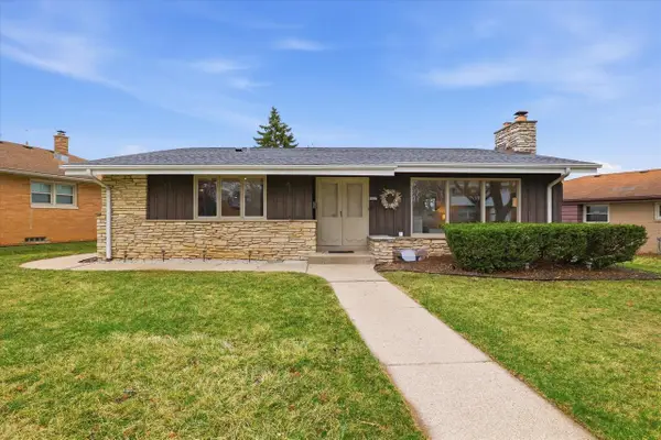 9837 W Sarasota PLACE, Milwaukee, WI 53222