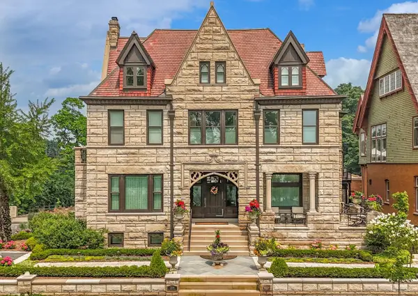 2006 Lafayette PLACE, Milwaukee, WI 53202