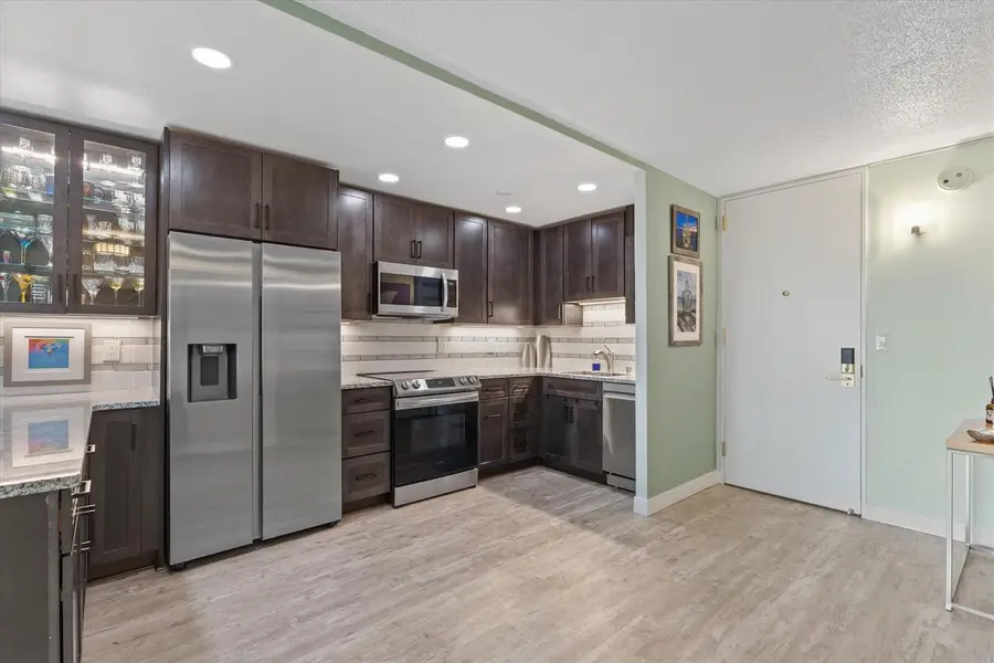 929 N Astor STREET #305, Milwaukee, WI 53202 - #3