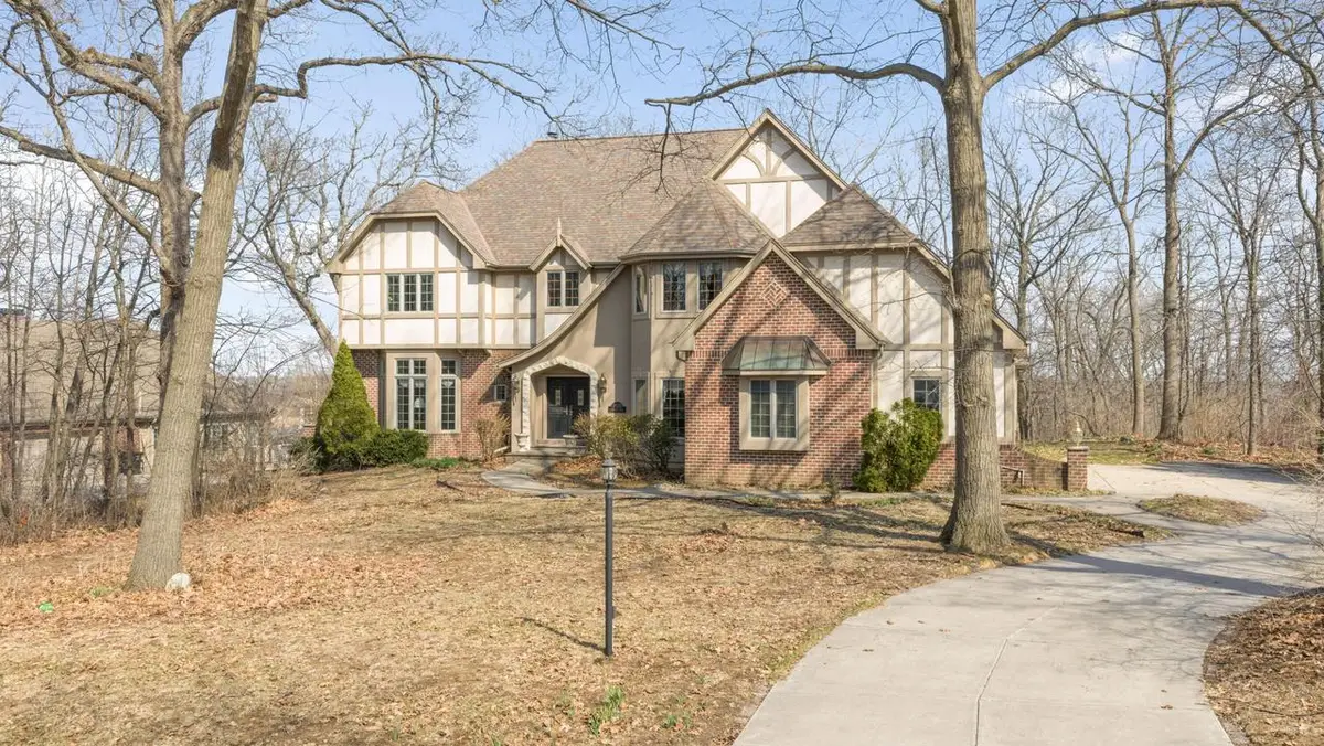 7570 S Cambridge DRIVE, Franklin, WI 53132 - #1