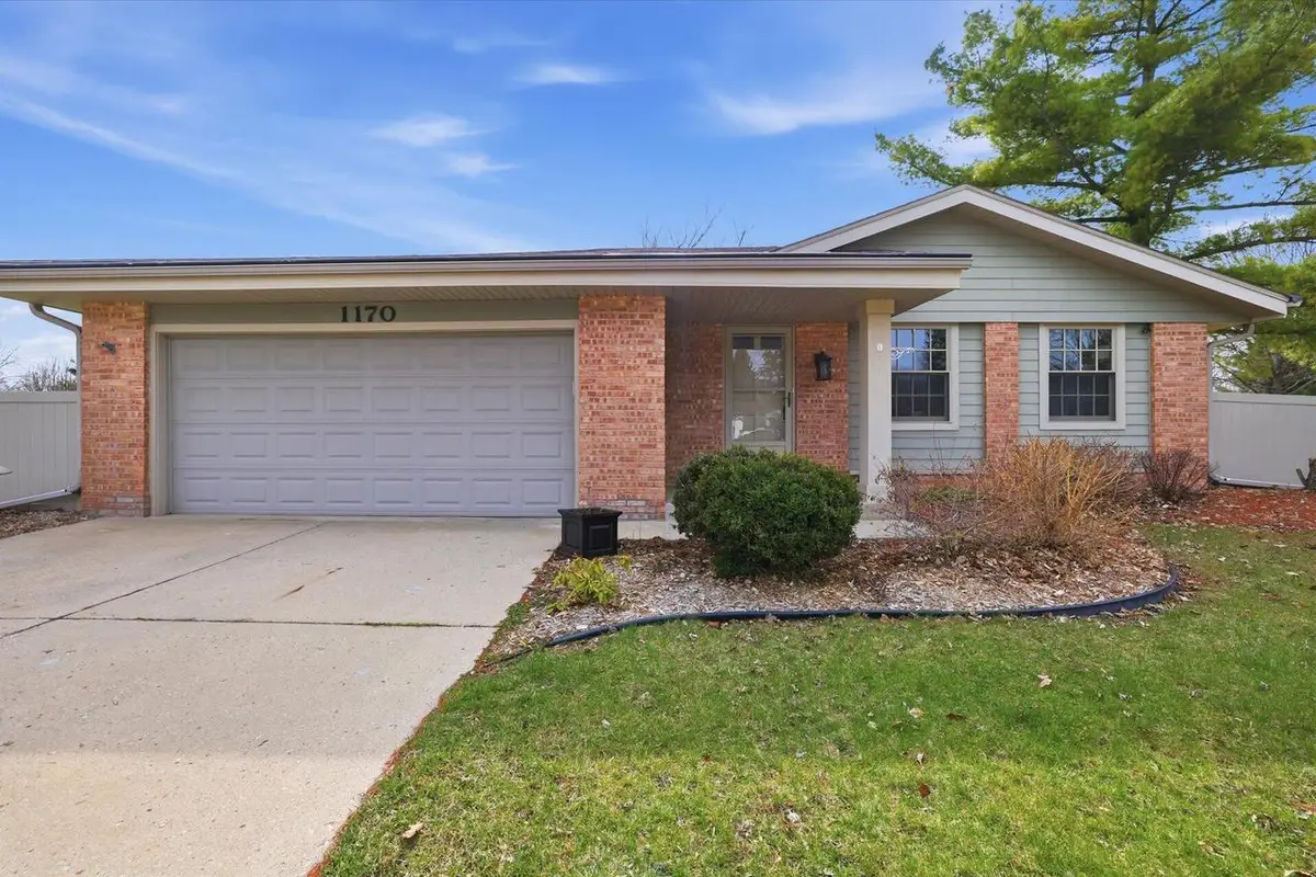 1170 Saratoga PARKWAY, Oconomowoc, WI 53066 - #1