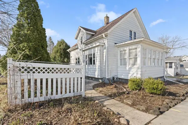 1009 Wisconsin STREET, Watertown, WI 53094