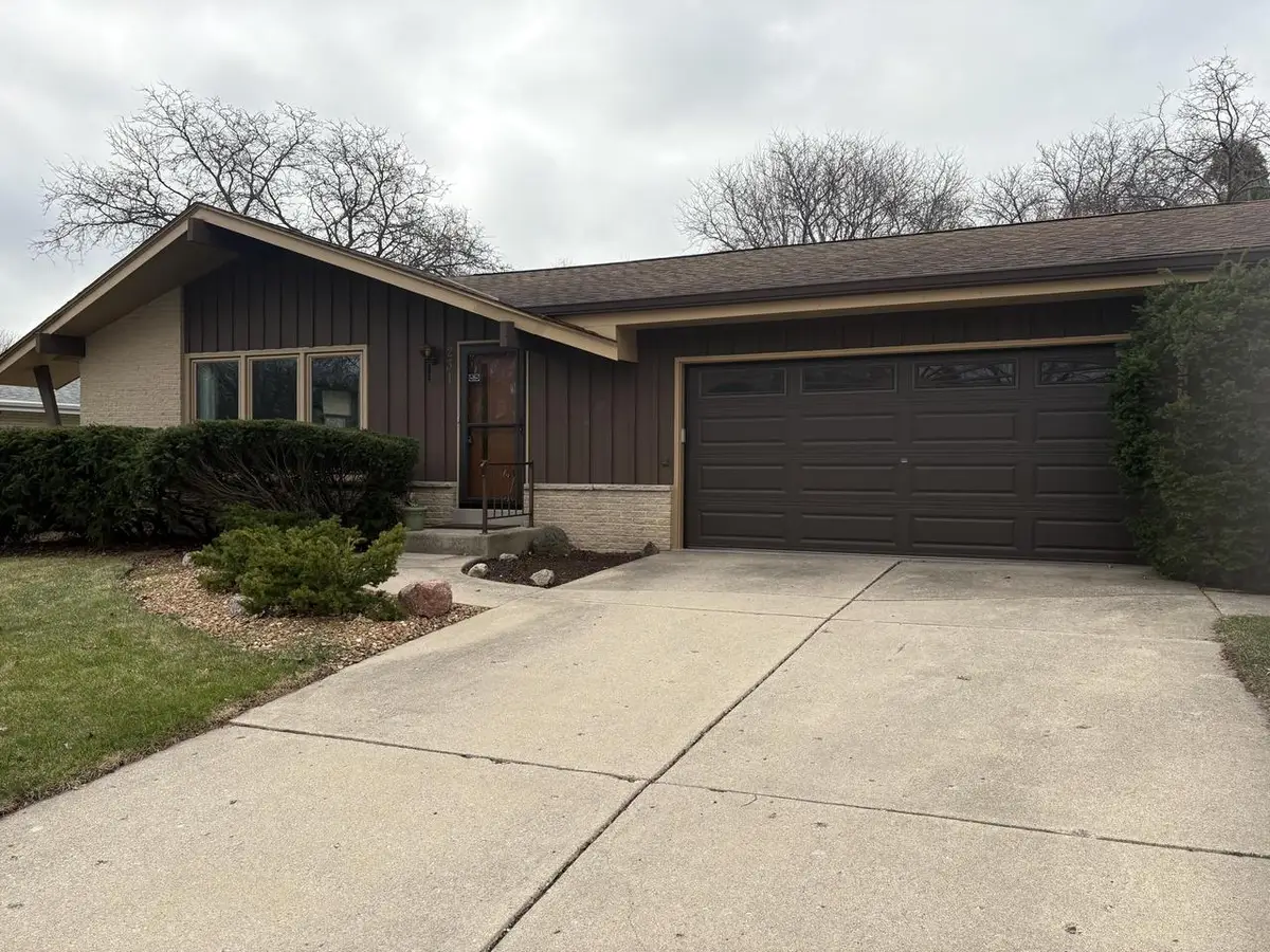 231 E Sunset DRIVE, Oak Creek, WI 53154 - #1