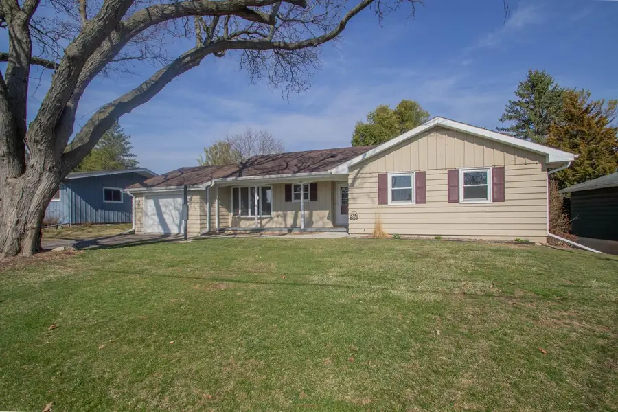 201 Oak Hill COURT, Watertown, WI 53094 - #2