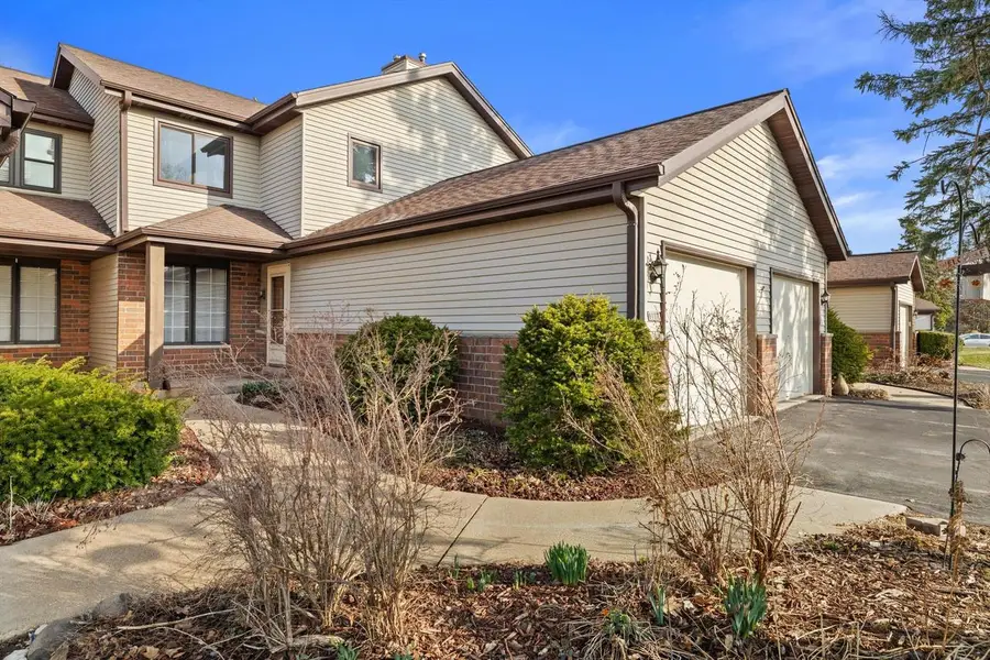 8107 S Legend DRIVE, Franklin, WI 53132 - #2